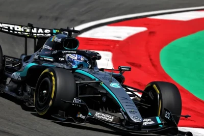 Corc Rassell Çin Qran-prisinin sprint yarışında qalib gəlib