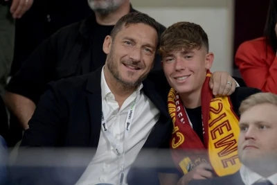 Kristian Totti 19 yaşında futbolçu karyerasını başa vurub
