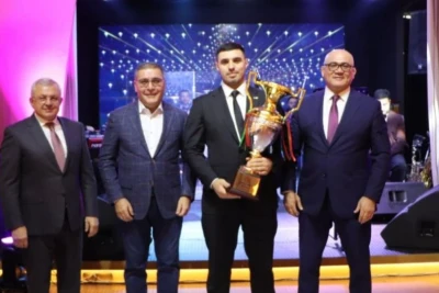 Dadaş Dadaşbəyli Azərbaycan Ağırlıqqaldırma Federasiyası tərəfindən ilin idmançısı seçilib
