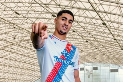 Kristal Pelas 21 yaşlı yarımmüdafiəçini transfer edib