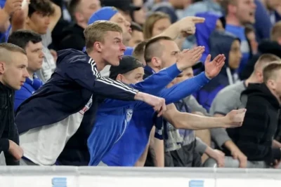 Köln qatar stansiyasında "Borussiya" və "Şalke" fanatlarının kütləvi davası