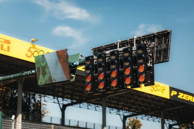 Yaxın Şərqdəki Münaqişə "Formula-1"-in Bəhreyn və Səudiyyə Ərəbistanı Qran-Prilərini Təhlükəyə Atır, Mövsüm Qısala Bilər