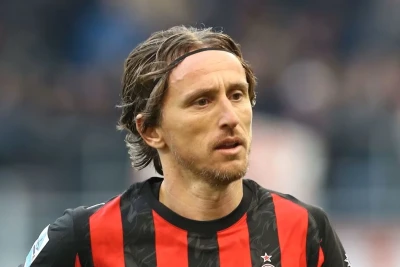 Luka Modriç “Milan”la yeni müqaviləni imzalayıb