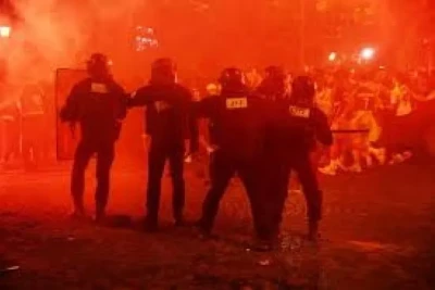"Arsenal" və PSJ azarkeşlərinin paradlarında saxlanılanlar və iğtişaşlar