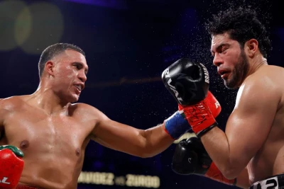 Benavides Ramiresi məğlub edərək WBA və WBO titullarını qazandı