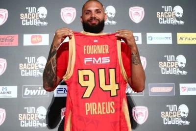 Evan Furnye "Olimpiakos"da qaldı: Yeni müqavilə 2028-ci ilə kimi