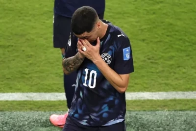 Futbol Tarixində İlk: Ağzını Bağlayan Oyunçu Meydandan Qovuldu