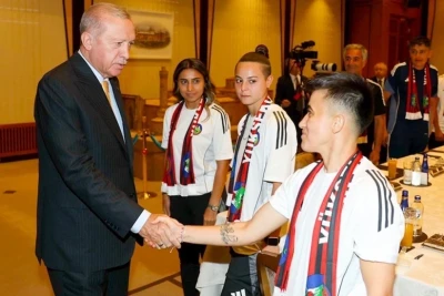 Azərbaycanlı futbolçular Türkiyə Prezidenti Ərdoğanla görüşüb