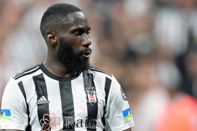 "Beşiktaş" Artur Masuaku ilə müqaviləni dayandırıb
