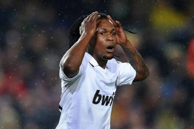 "Real"ın sabiq futbolçusu Royston Drente insult keçirib