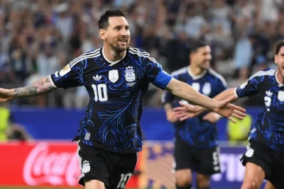Argentina İngiltərə ilə oyun üçün 20 il əvvəlki mavi formasını geyəcək