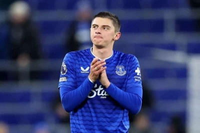 "Qalatasaray" "Everton"un müdafiəçisi Vitaliy Mikolenko ilə maraqlanır