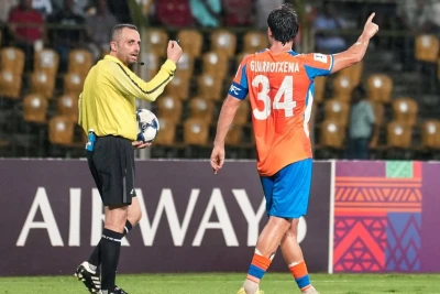 Hindistan Super Kubokunda qalmaqal: Kapitan alt paltarına görə qırmızı vərəqə aldı