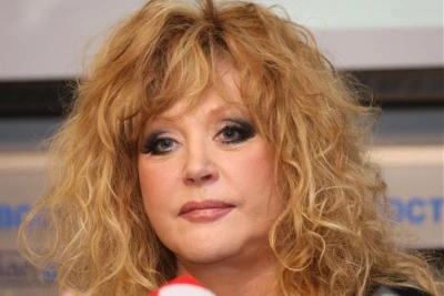 Tatyana Tarasova Alla Puqaçovanı müdafiə edərək, onun qınanmasının yersiz olduğunu bildirib