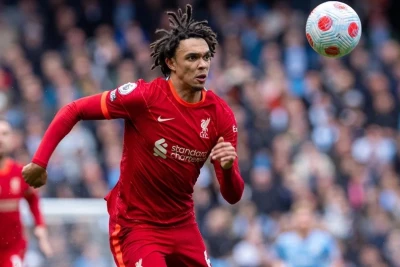 "Real" "Liverpul"un iki aparıcı futbolçusunu azad agent kimi heyətinə qatmaq istəyir