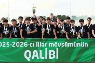 "Neftçi"nin U-15 komandası çempionluq mükafatını aldı