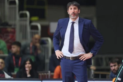 Almaniya basketbol millisinin baş məşqçisi Aleks Mumbru xəstəxanaya yerləşdirilib