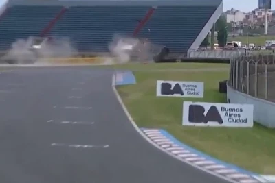 Argentinada "Top Race" yarışında dəhşətli qəza: Pilot tribunaya çırpıldı