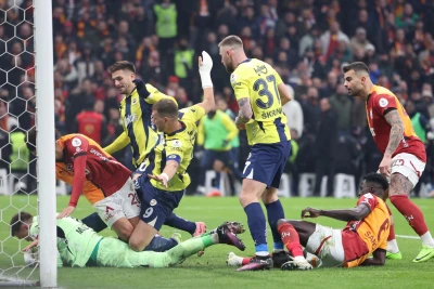 "Fənərbaxça" - "Qalatasaray" derbisi: Çempionluq uğrunda həlledici döyüş - İDMAN.BİZ-in İCMALI