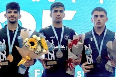 Azərbaycanın iki güləşçisi İranda medal qazanıb