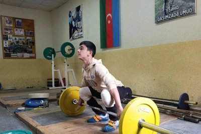 Ağırlıqqaldırma Federasiyası bölgələrdəki idman məktəblərini avadanlıqla təmin edir