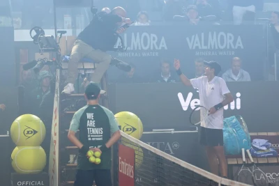 Roma "Masters"ində "İnter" azarkeşlərinin tüstüsü tennis matçını dayandırdı