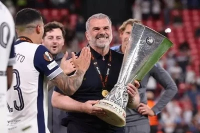 "Tottenhem" futbol&ccedil;uları baş məşq&ccedil;inin istefasından narazıdır və komandanı tərk etmək istəyir