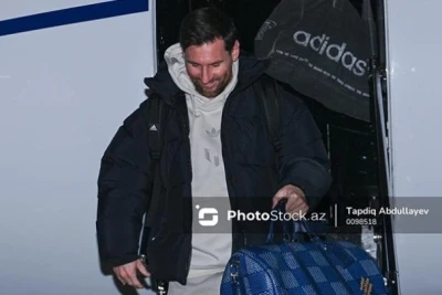 Messi və komanda yoldaşları Bakıya gəldilər