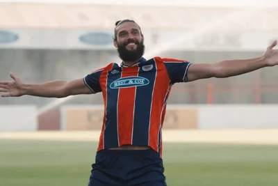 Endi Kerroll 36 yaşında altıncı divizionda parlayır: Sabiq ulduz "Dagenhem"də qollar vurur