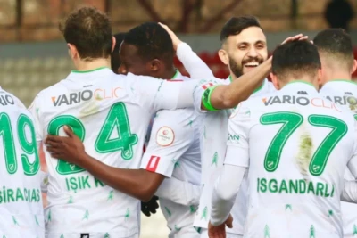 Vüsal isgəndəli məhsuldar ötürmə etdi, komandası qrup mərhələsinə yüksəldi