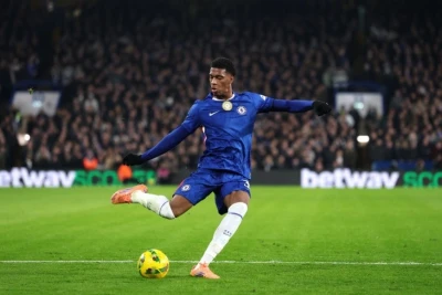 "Real Madrid", "Çelsi"nin müdafiəçisi Coş Açeamponqa maraq göstərir