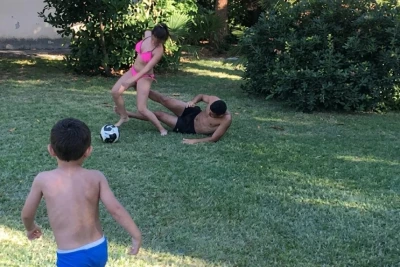 Kristian Romero həyat yoldaşına sərt müdaxilə edib