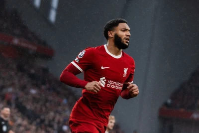 "Milan" "Liverpul" və "Nottingem Forest"dən müdafiəçilərə baxır: Qomes və Murilyo hədəfdə