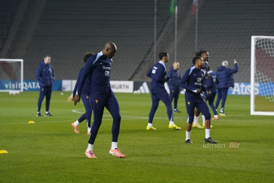 Fransa millisi Bakıda Azərbaycanla oyun öncəsi məşq keçirib