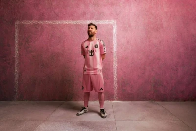 Messi yeni formada