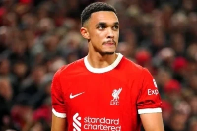 "Liverpul"dan gedəcəyini bildirdi