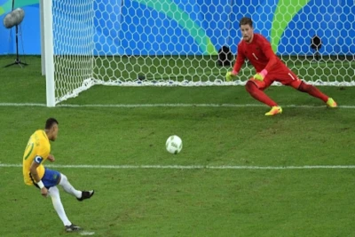 Futbolda 11 metrlik zərbələrə yeni qayda: Topa ikiqat toxunma halı