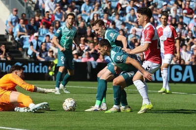 La Liqa: "Alaves" 0:3-dən geri dönərək "Selta" üzərində 4:3 hesablı qələbə qazandı, "Barselona" "Rayo Valyekano"nu minimal hesabla məğlub etdi