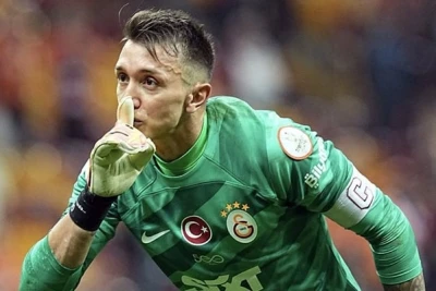 Muslera "Estudiantes"ə keçdi