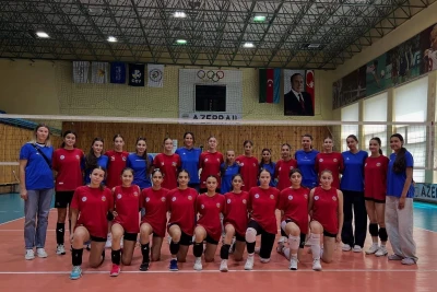 Millinin voleybolçuları 15 yaşadək yığma komanda ilə görüşüb, təcrübələrini bölüşüb - FOTO