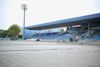"Turan Tovuz"un stadionunda ot örtüyünün dəyişdirilməsi prosesi - FOTOLAR