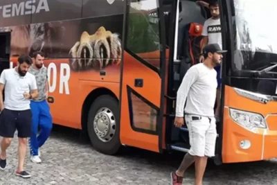 Futbolçular aşağı liqaya düşən komandanı tərk etməyə başladılar