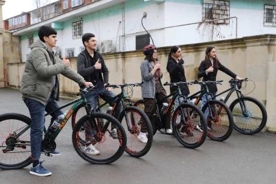 Lənkəran Dövlət Universitetinin tələbələri "Gənclər həftəsi" çərçivəsində velosipedlər əldə ediblər