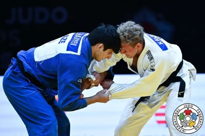Elcan Hacıyev pressinq edərək dünya çempionatında ilk medalını qazanıb
