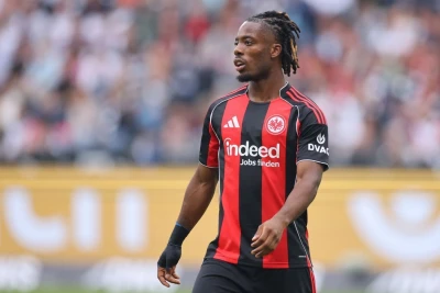 "Sevilya" "Ayntraxt Frankfurt"un hücumçusu Elie Vainin transferi üçün mübarizə aparır