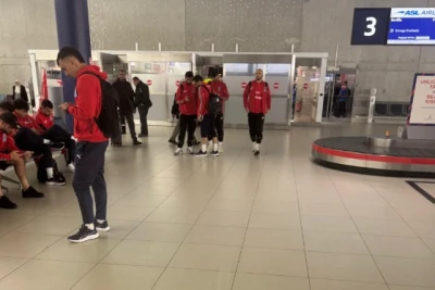 Azərbaycan millisi Fransa matçı üçün Parisə yola düşüb