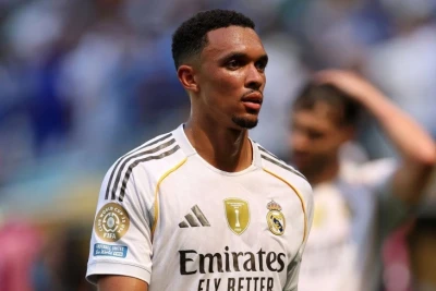 "Liverpul" azarkeşləri Trent Aleksandr-Arnoldu "Real Madrid"in oyunçusu kimi fitə basıblar