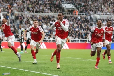 Alan Şirer "Arsenal"ın oyununa heyran olduğunu bildirib