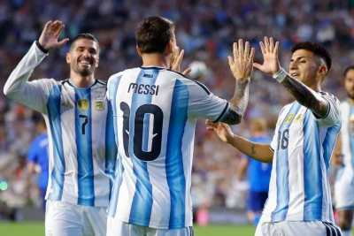 Messi İslandiyaya qarşı oyunda fərqi yaradıb