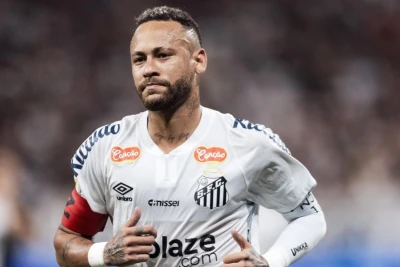 Neymar Rafinyanın "Qızıl top"da tutduğu yerə gülüb